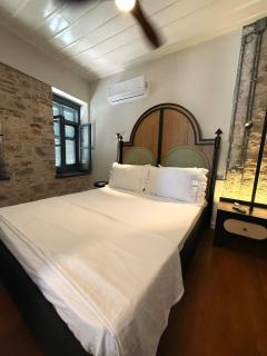 Courtyard Home w Lesvos Island View - Ayvalık - 1