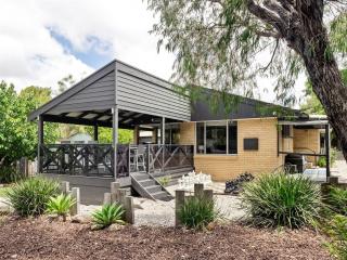 Dolce Vita - A Beachside Family Garden Retreat - 9