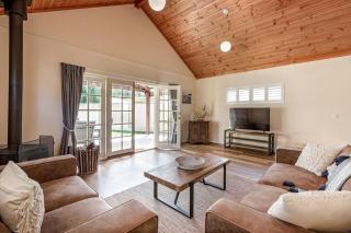 Driftwood - True Beachside Bliss with Games Galore - 1