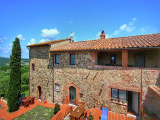 Farmhouse with pool, views - 4