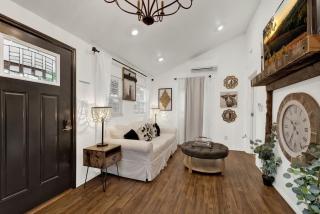 Poplar Place Soho with Hot Tub - 6 Blks to Main St - 7
