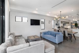 #Marbella Lane - Luxi 4BR Haven with Skyscape Views - 1