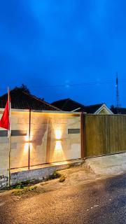 Raden Hill Villa n Pool - 1