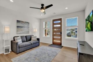Stunning Lake Home with Pool-Beach-Gym-Boat Access - Point Venture - 7
