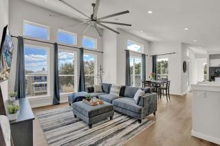 Stunning Lake Home with Pool-Beach-Gym-Boat Access - 5