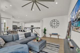 Stunning Lake Home with Pool-Beach-Gym-Boat Access - 3