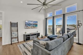 Stunning Lake Home with Pool-Beach-Gym-Boat Access - Point Venture - 8