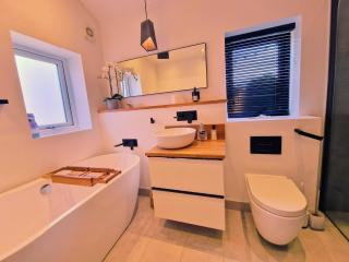 5 star Luxury Home in a Magnificent area -Chester - Hough Green - 5