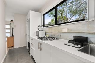 Bright 1-Bed Apartment with Garden Views - 7