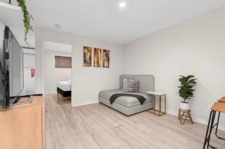 Bright 1-Bed Apartment with Garden Views - 4