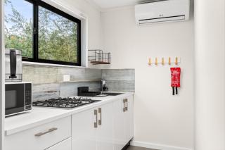 Bright 1-Bed Apartment with Garden Views - 3