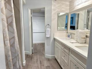 Close to Irvine IVC&UCI gate community2b &3b house more than 30nights - 2