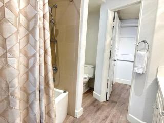 Close to Irvine IVC&UCI gate community2b &3b house more than 30nights - 1