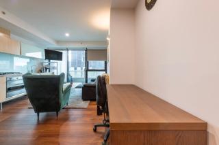 Sleek CBD Getaway Near Southern Cross Station - 1