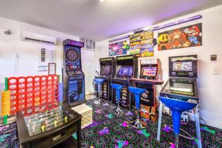 Family Fun for Everyone in Las Vegas- 4 Bedrooms, Billiards, Game Room - 3