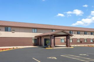 Baymont by Wyndham Oshkosh Airport - 8