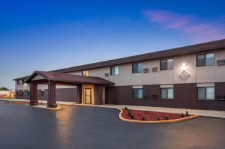 Baymont by Wyndham Oshkosh Airport - 4