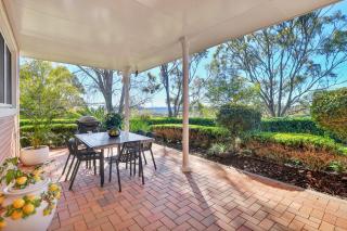 Expansive Cotswold Hills Retreat with Garden BBQ - 5