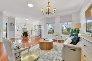 Expansive Cotswold Hills Retreat with Garden BBQ - 2