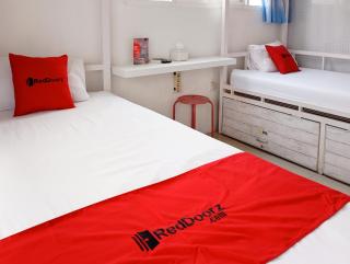 RedDoorz Hostel at Luna Bunkbed Malioboro - 9