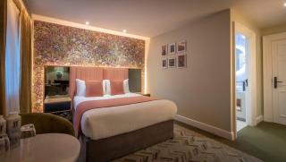 HYDE Hotel - 9