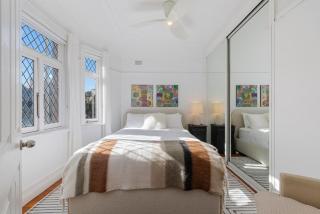 Charming Stylish City Pad Potts Point w Laundry - 3