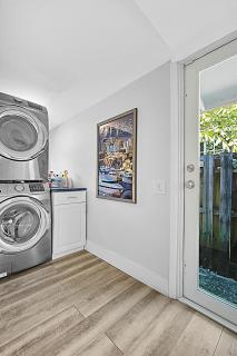 Wilton Drive Tropical Oasis - 8