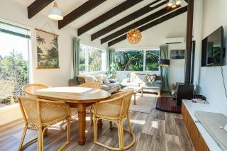 Lake Escape-stunning views and close to town - 6