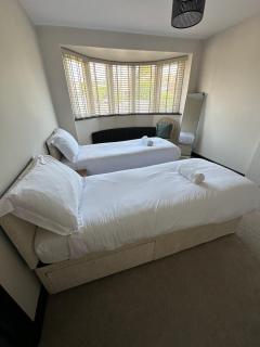 Eden Escape - Bham Airport, NEC, HS2, JLR, Park Access - Sheldon - 2
