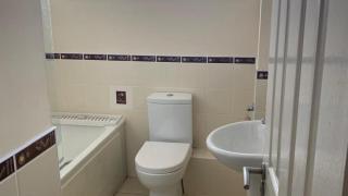 3 Bedroom Home, Walk to Town - 2