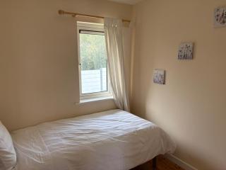 3 Bedroom Home, Walk to Town - 1