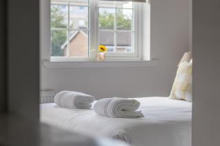 Modern 2-Bedroom Home near Glasgow & Edinburgh - Airdrie - 5