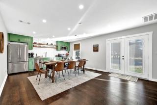 Waylons House-Hot Tub Shared Party Barn with Games - 1