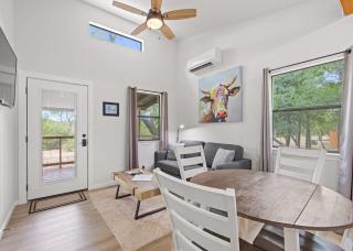 Paintbrush Waterfront Cottage - 3