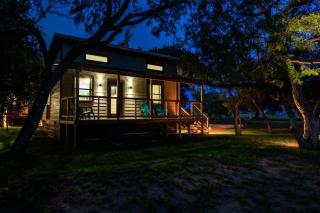 Paintbrush Waterfront Cottage - 8