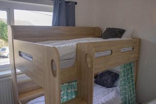 Spacious 3-Bed Retreat Near M4 Swansea - Swansea - 5