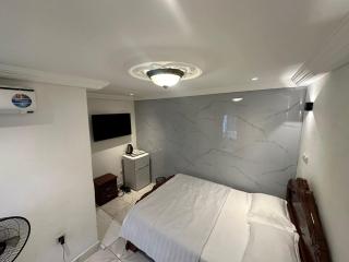 Luxury Villa AC Ensuite Room 5 - 0