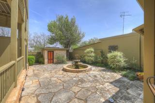 Fountain Suite-Stay Right on Historic Main Street in the Heart of Fredericksburg - 9