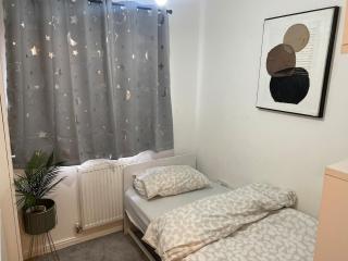 Home Away From Home! Lovely House Near M1 - Nottingham - 1