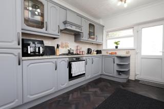 King Beds - Dining Space - Ev Charger - Coffee - Contractor & Families - 9