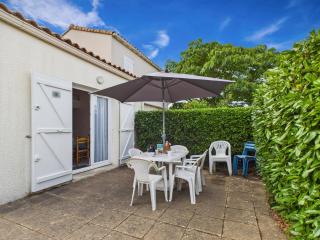 Piscine commune, terrasse, maison pour 5 - 0