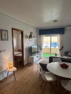 Sunny South Terrace - Brand-New Apartment - 9
