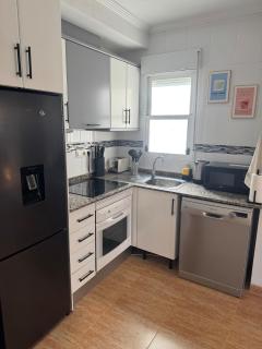 Sunny South Terrace - Brand-New Apartment - 1