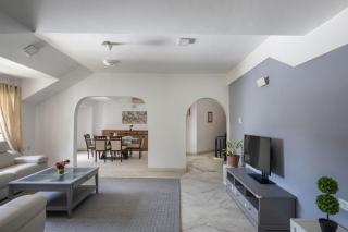 Casa Bianca by Red OliveNr Taj MG RoadPvt Garden - 1