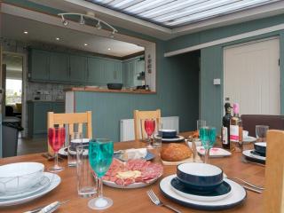 Pass the Keys Centrally Located Modern Seaside House - Benllech - 8