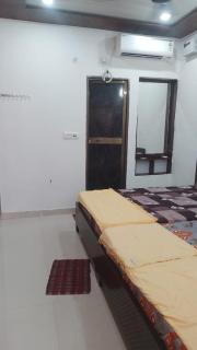 Sri Govind restaurant and guest house - 9
