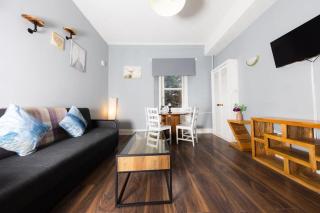 Stylish City Centre Apartment by the Meadows 8 - 9