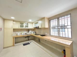 Gathering Corner House with 6 Rooms upto 16Pax by Manhattan Group - 1