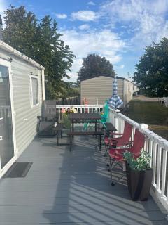 Singh&Leite Family caravan for 10 people with 2toilets and lovely Decking - 6