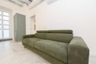 Lakefront and downtown within walking distance! - 2